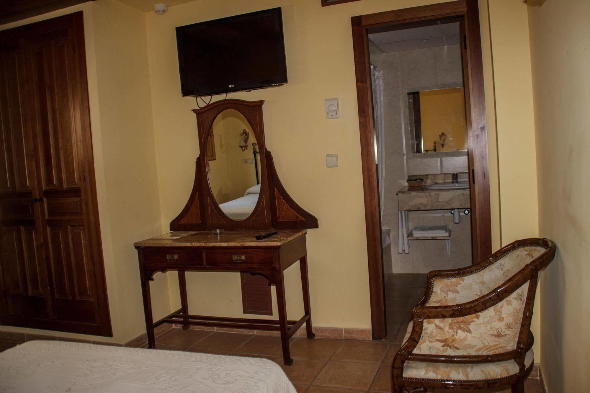 Hotel La Villa Requena Eksteriør bilde
